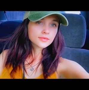 Meet your Posher, Madelyn